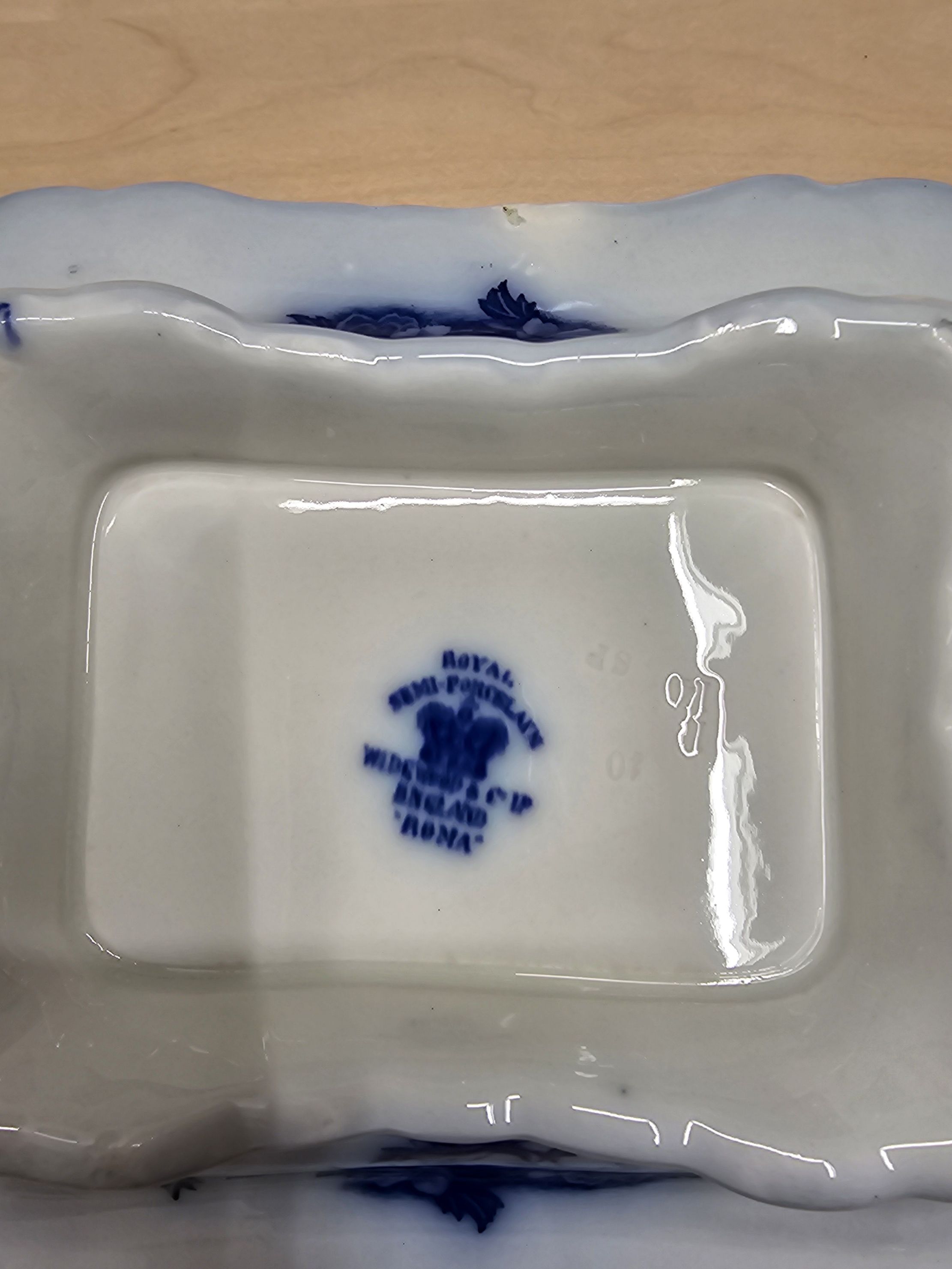 Royal Wedgwood suppeterin